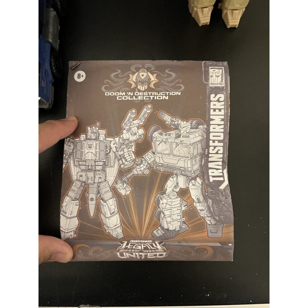 Transformers Legacy United Doom 'N Destruction Breakdown & Windsweeper - Picture 2 of 14